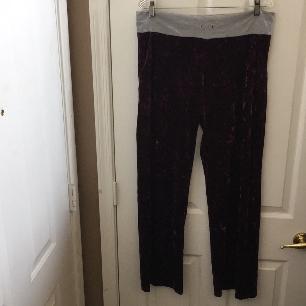 FINAL MARKDOWN Ladies’ Lovely J crushed Velour Leggings (L)